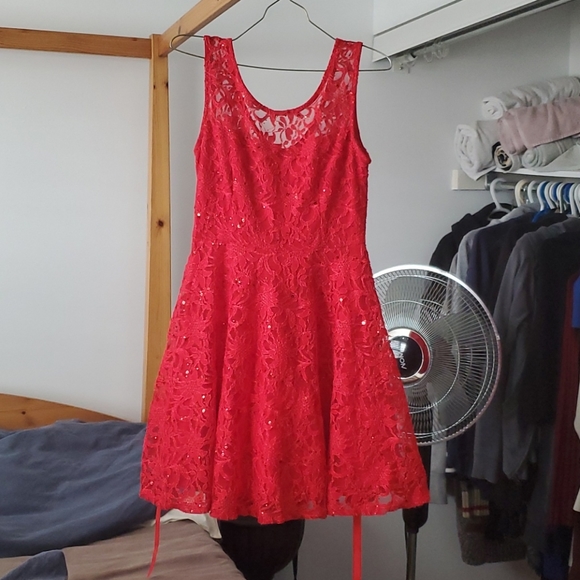 Dress - Picture 3 of 4